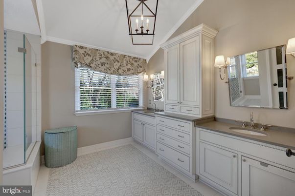 Bathroom, Dual Sink Vanities, Interior, Pendant Lights