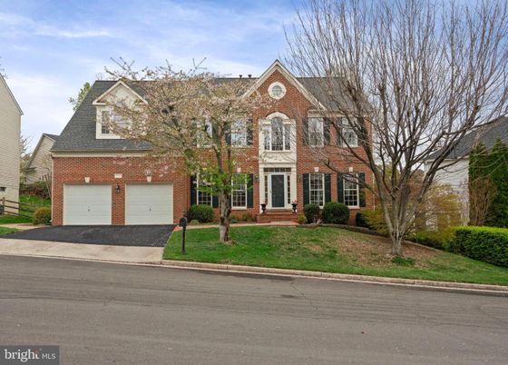 Attached, Exterior, Facade, Brick Facade, Georgian