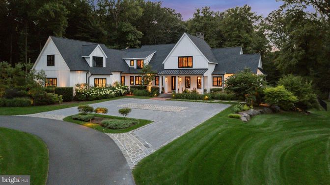 Exterior, Facade, Farmhouse