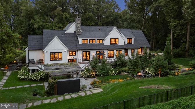 Exterior, Facade, Farmhouse