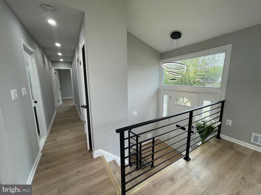 Interior, Pendant Lights, Recessed Lighting, Wood Texture Flooring