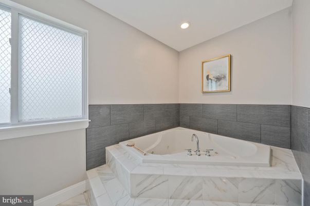 Bathroom, Interior, Marble, Recessed Lighting