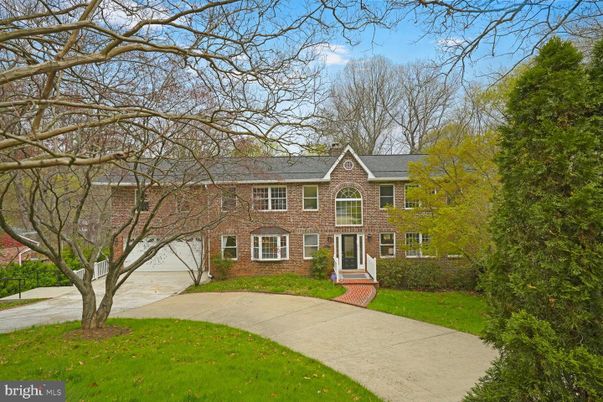 Attached, Exterior, Facade, Brick Facade, Georgian