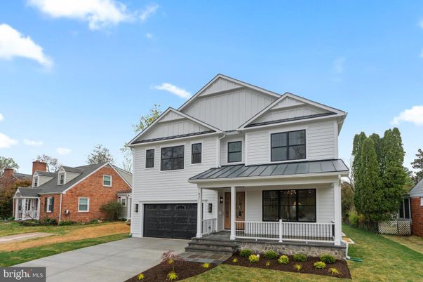Attached, Exterior, Facade, Farmhouse