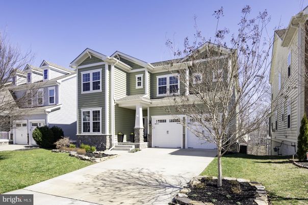 Attached, Exterior, Facade, Rowhouse
