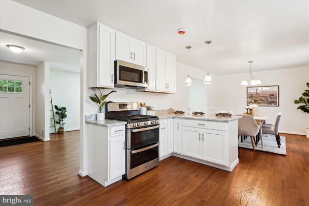 Dining room, Interior, Kitchen, Pendant Lights, Stainless Steel Appliances, Wood Texture Flooring