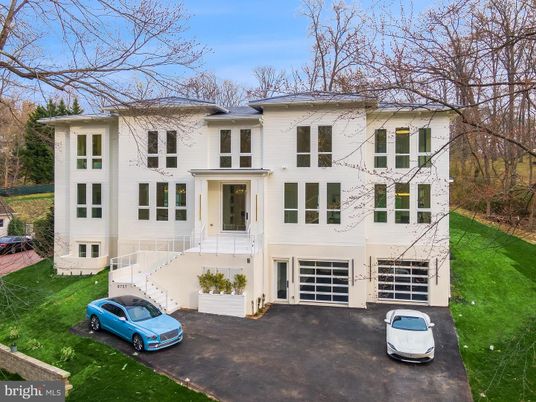 Attached, Exterior, Facade, Rowhouse