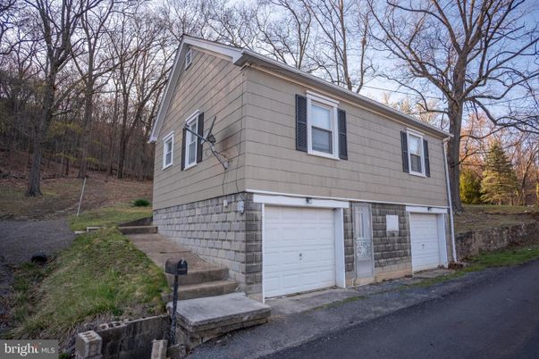 Attached, Exterior, Facade, Raised Ranch
