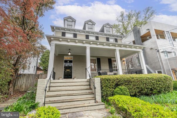 Exterior, Facade, American Foursquare