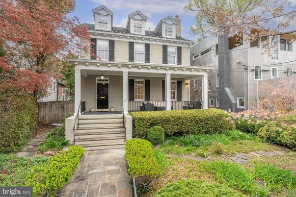 Exterior, Facade, American Foursquare