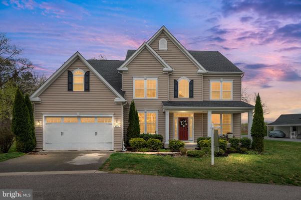 Attached, Exterior, Facade, Farmhouse