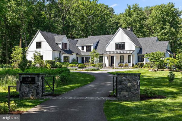 Exterior, Facade, Farmhouse