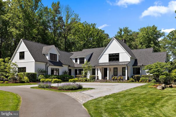 Exterior, Facade, Farmhouse