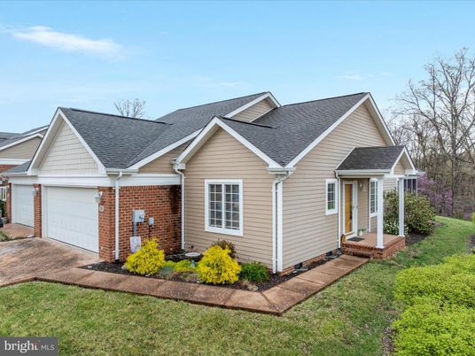 Attached, Exterior, Facade, Brick Facade, Ranch