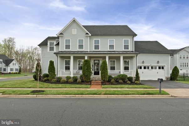 Attached, Exterior, Facade, Farmhouse