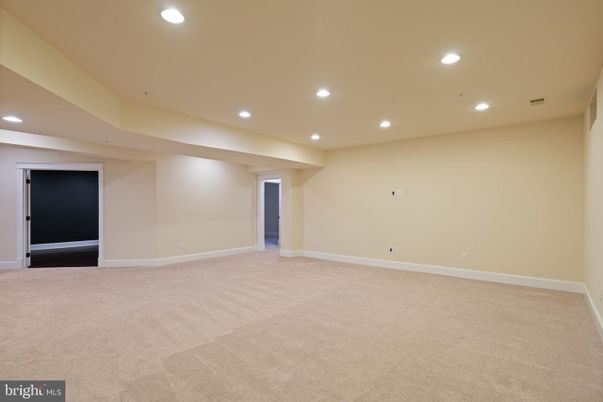 Empty room, Interior, Recessed Lighting
