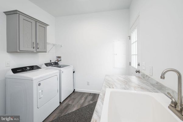 Interior, Washer, Wood Texture Flooring