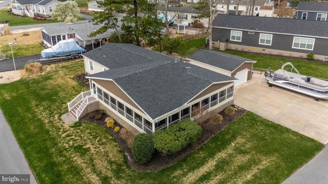 Exterior, Drone