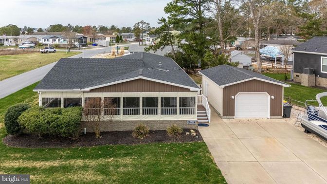 Detached Garage, Exterior