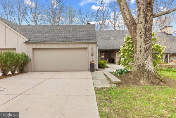 Attached, Exterior, Facade, Ranch