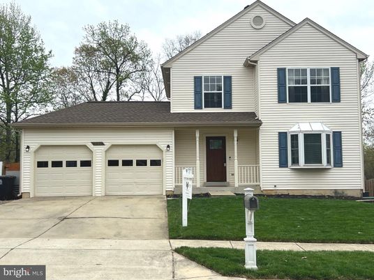 Attached, Exterior, Facade, Farmhouse
