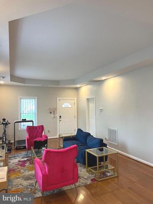 Fitness Equipment, Interior, Living room, Recessed Lighting, Wood Texture Flooring