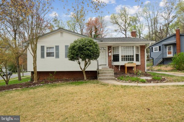 Exterior, Facade, Brick Facade, Split Level