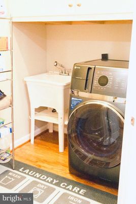 Interior, Washer, Wood Texture Flooring