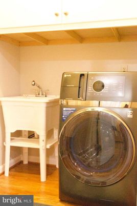 Interior, Washer, Wood Texture Flooring