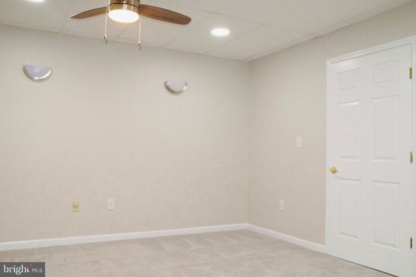 Empty room, Interior, Recessed Lighting