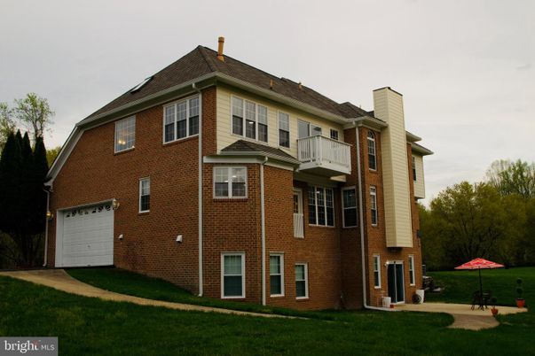 Attached, Exterior, Facade, Brick Facade, Georgian