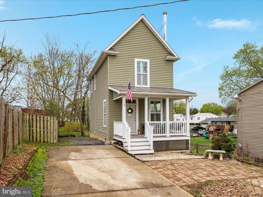 Exterior, Facade, Queen Anne Victorian
