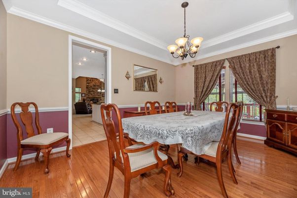 Chandelier, Dining room, Interior, Recessed Lighting, Wood Texture Flooring