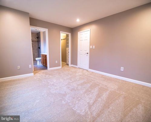 Bathroom, Empty room, Interior, Recessed Lighting