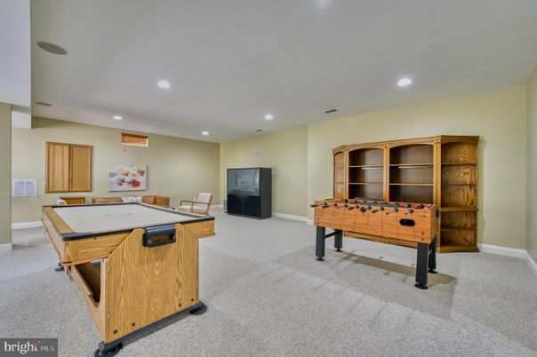 Game Room, Interior, Recessed Lighting