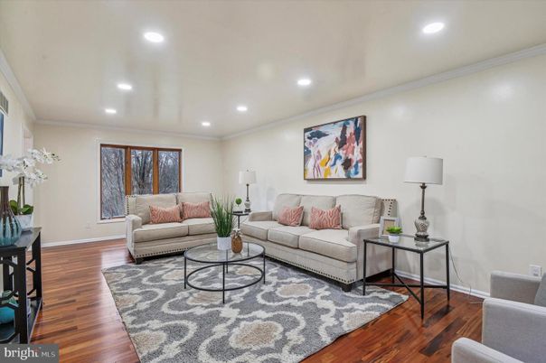 Interior, Living room, Recessed Lighting, Wood Texture Flooring