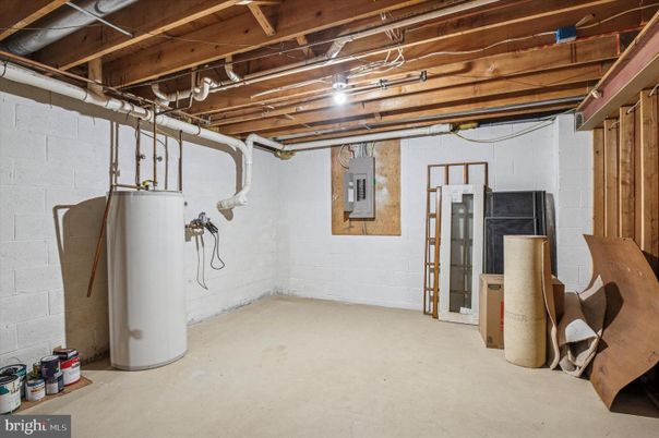 Empty room, Interior, Stone Walls, Wooden Beams
