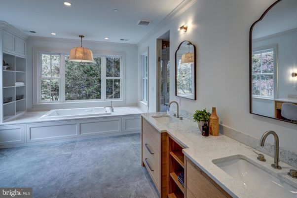 Bathroom, Dual Sink Vanities, Interior, Recessed Lighting