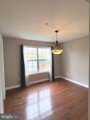 Empty room, Interior, Pendant Lights, Wood Texture Flooring