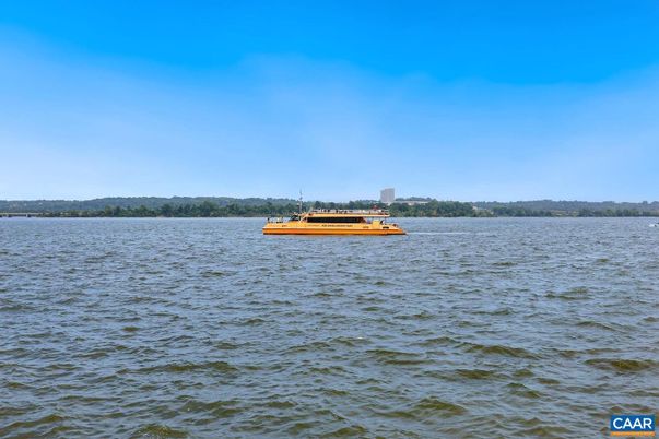 Exterior, Lake