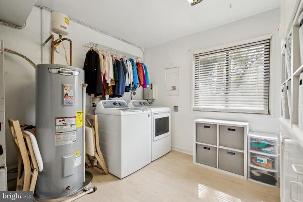 Interior, Washer, Wood Texture Flooring