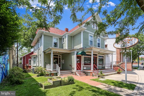 Exterior, Facade, Queen Anne Victorian