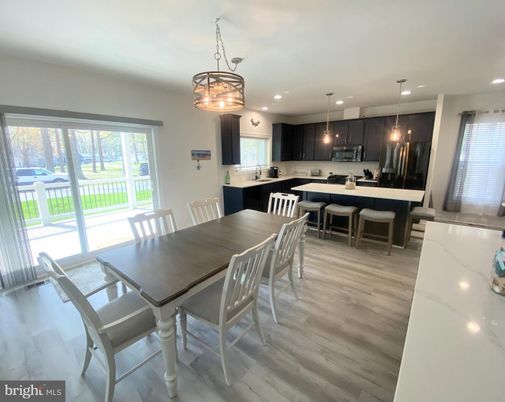 Dining room, Interior, Kitchen, Pendant Lights, Recessed Lighting, Wood Texture Flooring