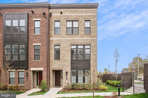 Exterior, Facade, Brick Facade, Rowhouse