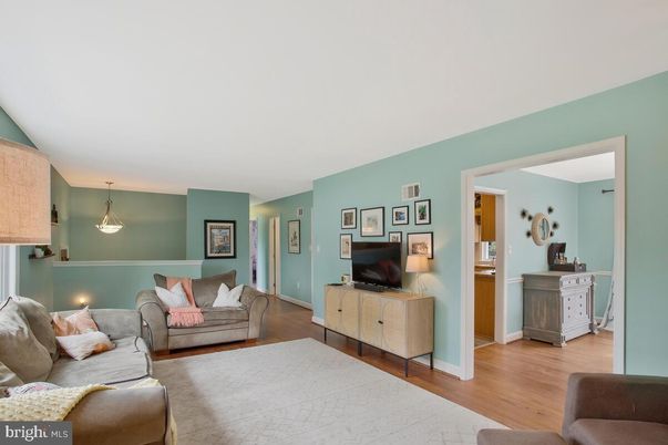 Interior, Living room, Pendant Lights, Wood Texture Flooring