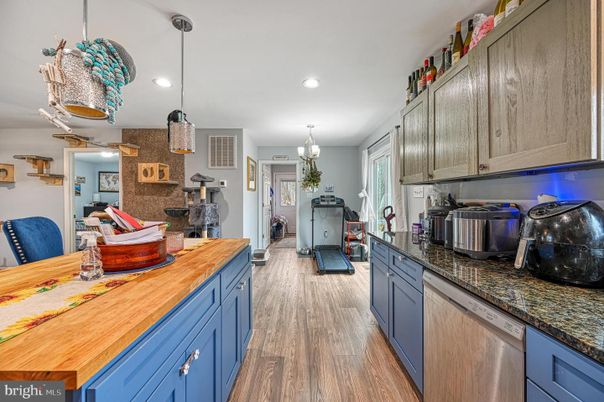 Interior, Kitchen, Pendant Lights, Recessed Lighting, Wood Texture Flooring