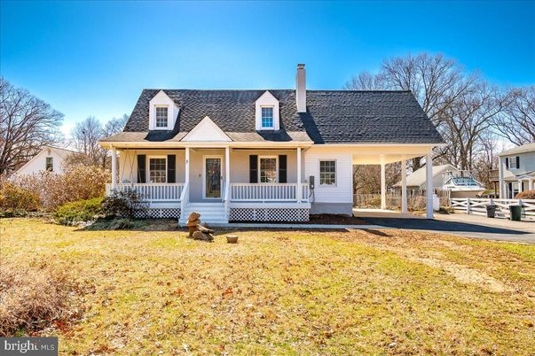 Exterior, Facade, Cape Cod