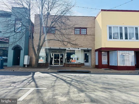 Exterior, Facade, Rowhouse