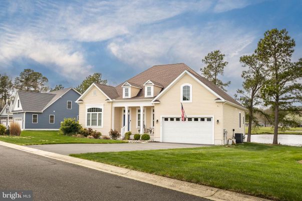 Attached, Exterior, Facade, Farmhouse