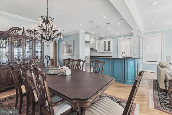 Chandelier, Dining room, Interior, Kitchen, Recessed Lighting, Wood Texture Flooring